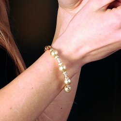 Bracciale Schiava Flessibile Perle Australiane Gialle e Brillanti Indossato